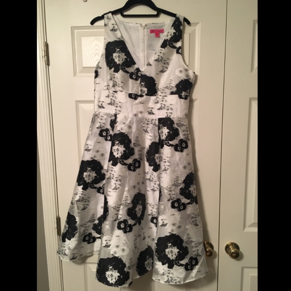 Betsy Johnson fit and flare sleeveless dress